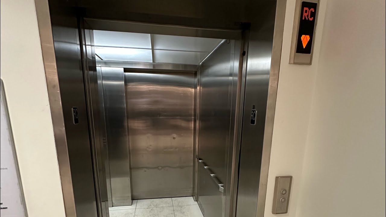 Nice Kone Monospace MRL Elevator @ Simons, Place Ste-Foy, Quebec City, QC, Canada