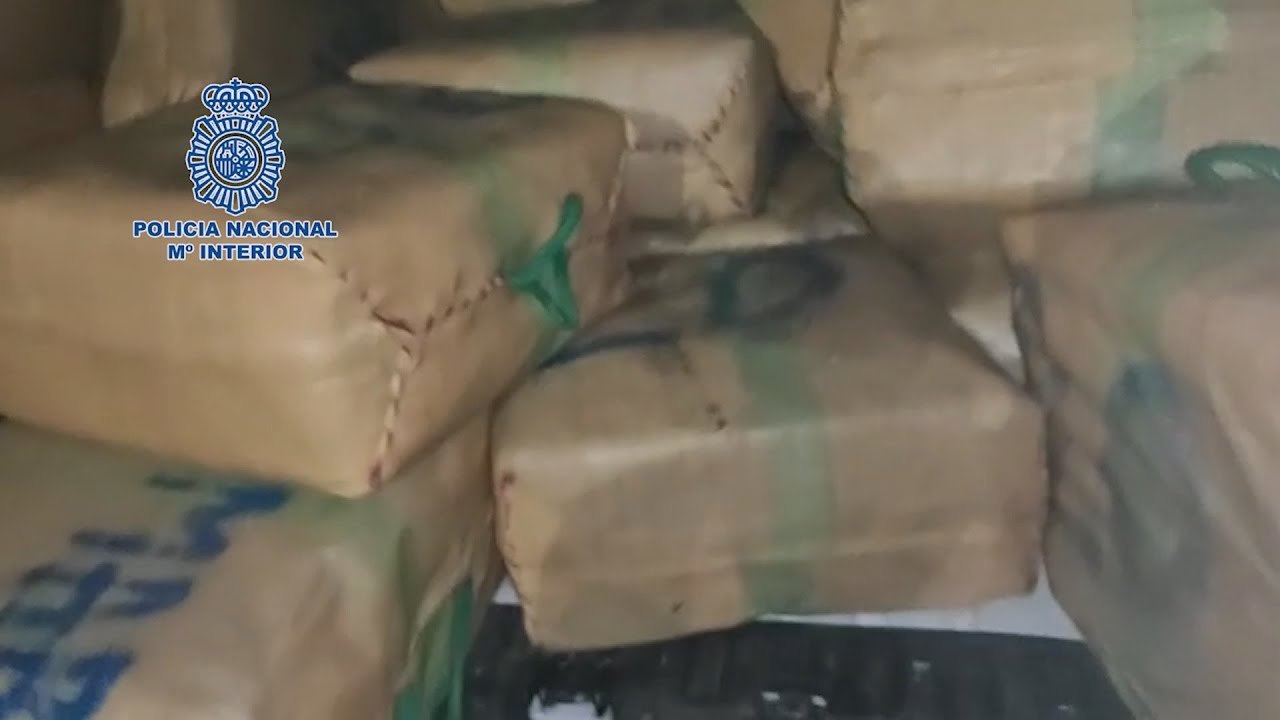 Incautan 1.500 kilos de hachís en una furgoneta que huyó de Cádiz a Sevilla