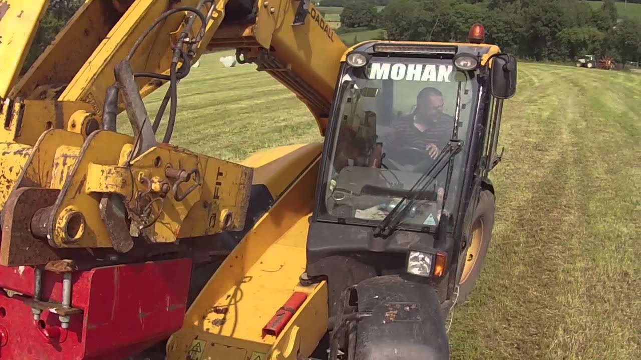 JCB Loadall with Round bail Grab