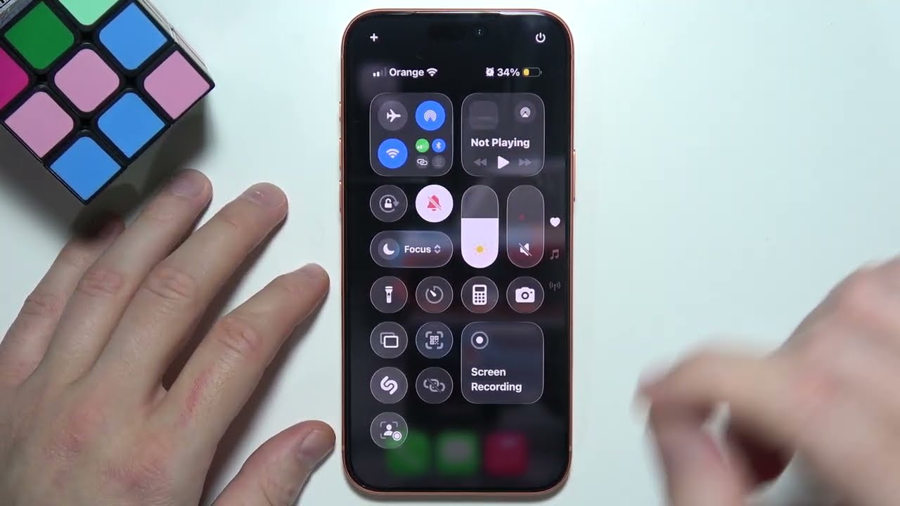 How to Put iPhone 17 Pro Max on Vibrate?