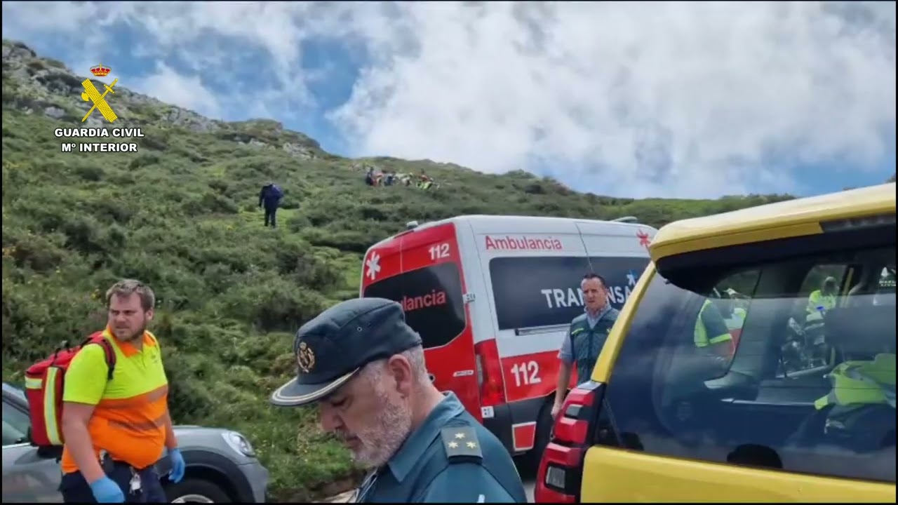 Grave accidente tras volcar un autobús con 25 personas en su interior, la mayoría niños, en los Lago