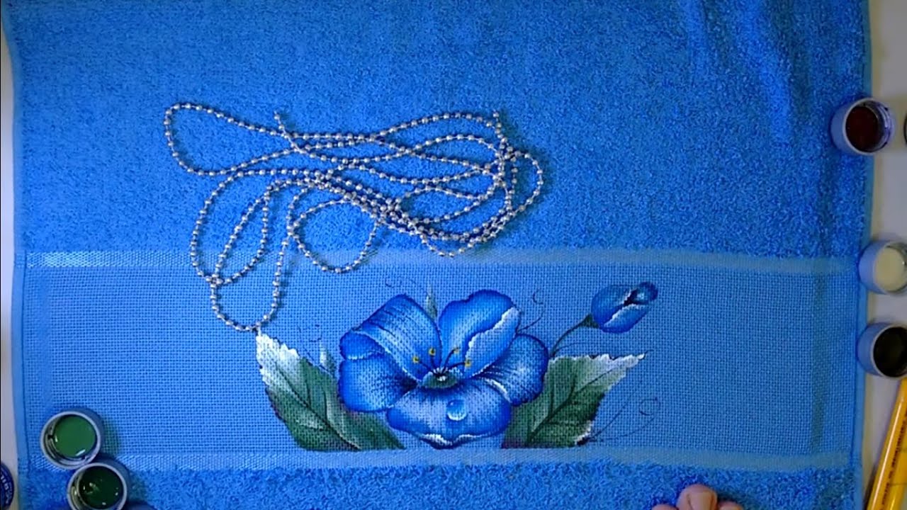 Roberto Ferreira - Como Pintar Papola Azul em toalha de lavabo.