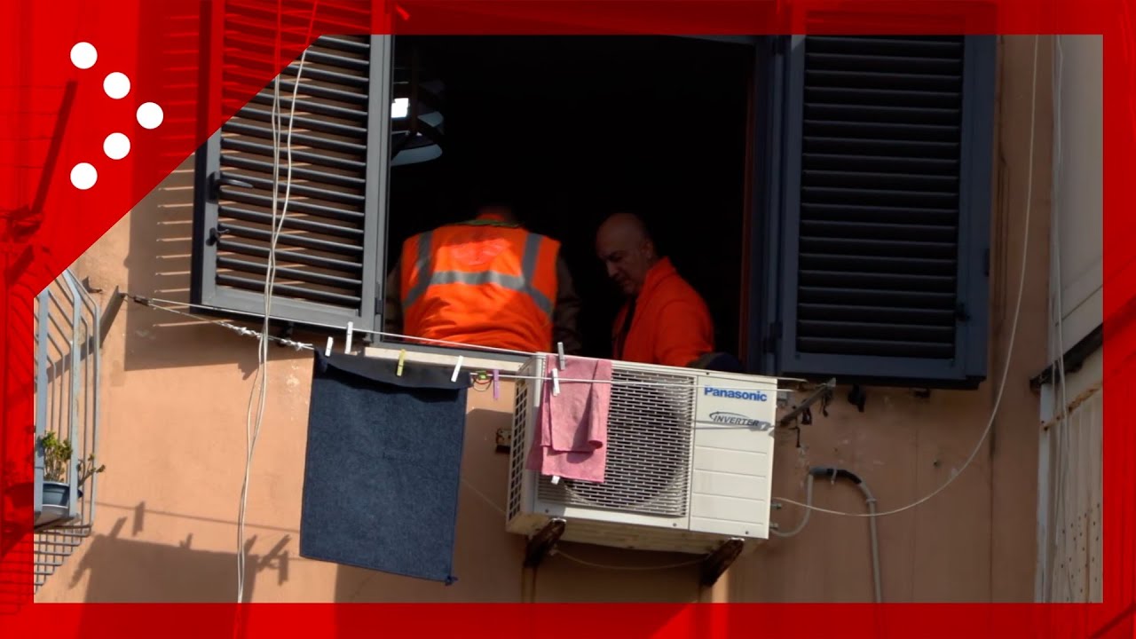 Napoli, morto l'uomo che si era barricato in casa armato: trovata senza vita anche la moglie