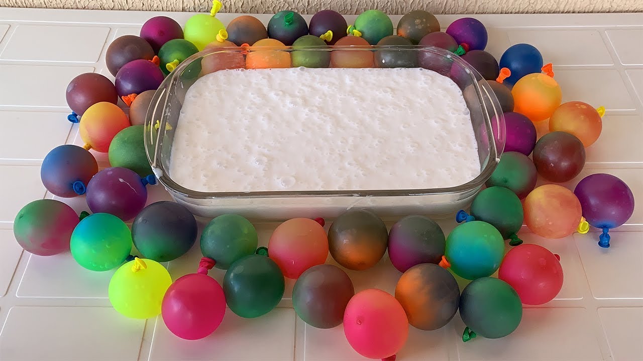 ESTOUREI 50 BALÕES DE SLIMES COLORIDOS DENTRO DO SLIME DE COLA BRANCA! (mega satisfatório)