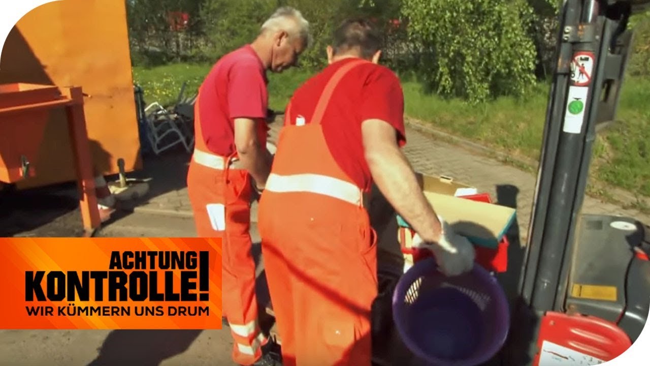 Dreiste Müllentsorgung: Mitarbeiter müssen alles neu sortieren! | Achtung Kontrolle | kabel eins