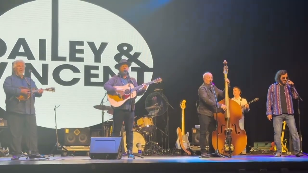 Dailey & Vincent at Dollywood - Back in my baby arms again