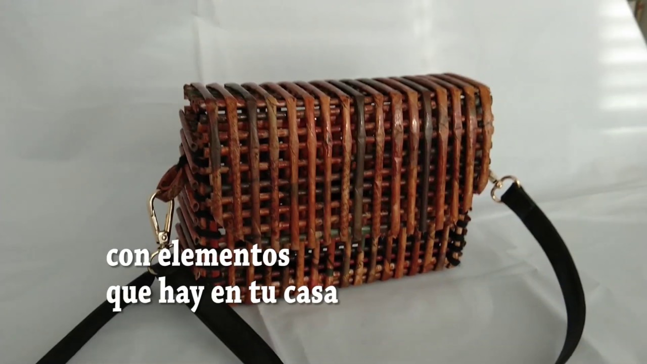 Clutch with newspaper / DIY / Cómo hacer cartera con papel periódico / Reciclaje