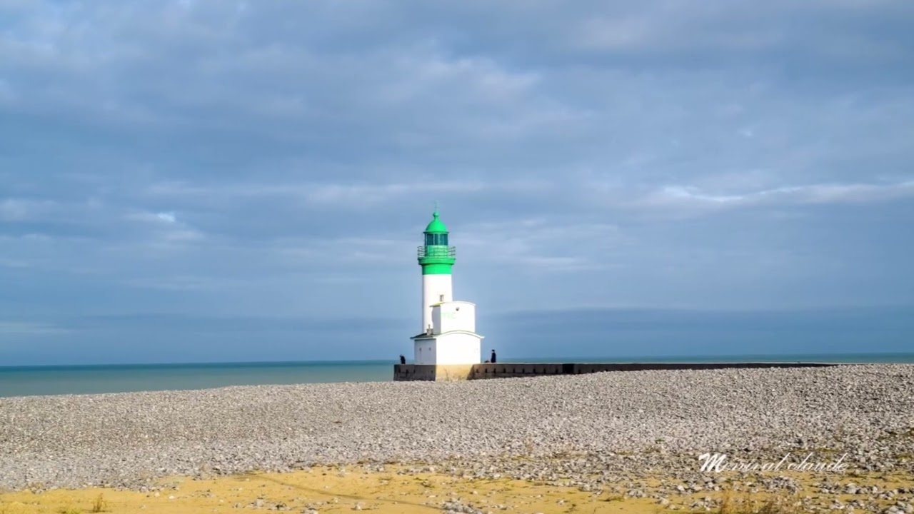 1 le tréport le matin du 08 02 2026 des falaises jusque sur le quai avec des effets spéciaux vidéo m