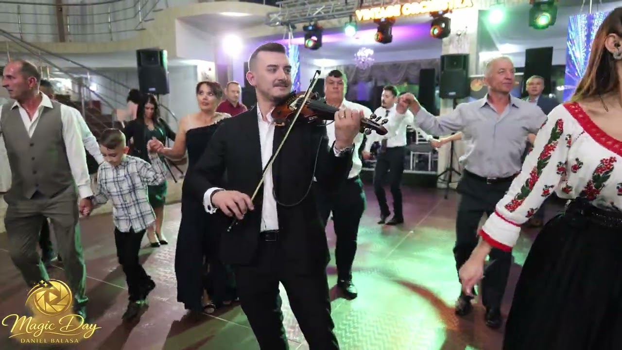 Roxana Sava ❌ Vintage Orchestra ❎ Cand o zice odata, hai! Sarba olteneasca 🔴LIVE la Ramnicu Valcea