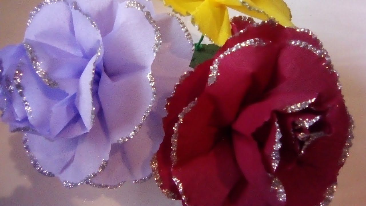 Rosas de papel crepé con diamantina
