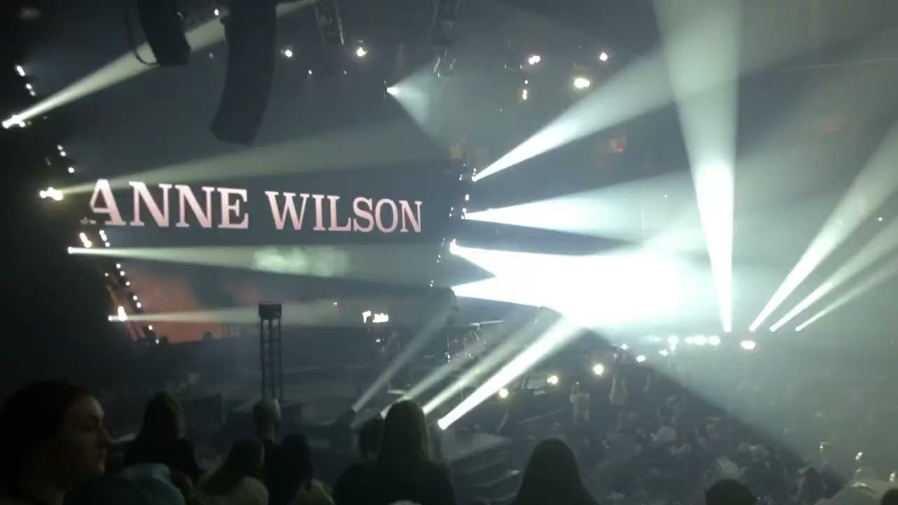 Anne Wilson: Scatter live at Winter Jam 2023 in Southaven Mississippi
