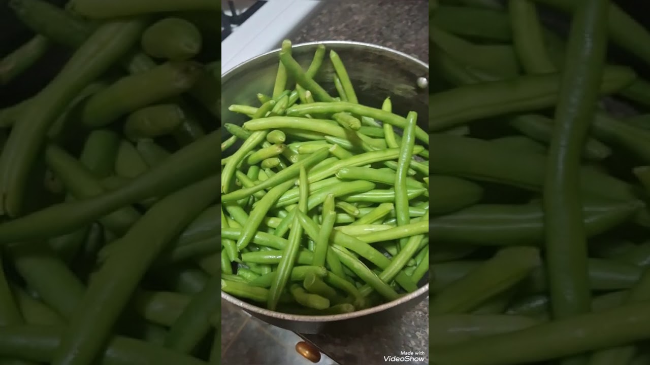 Ama De casa haciendo Desayuno Doblando muchas ropa 
