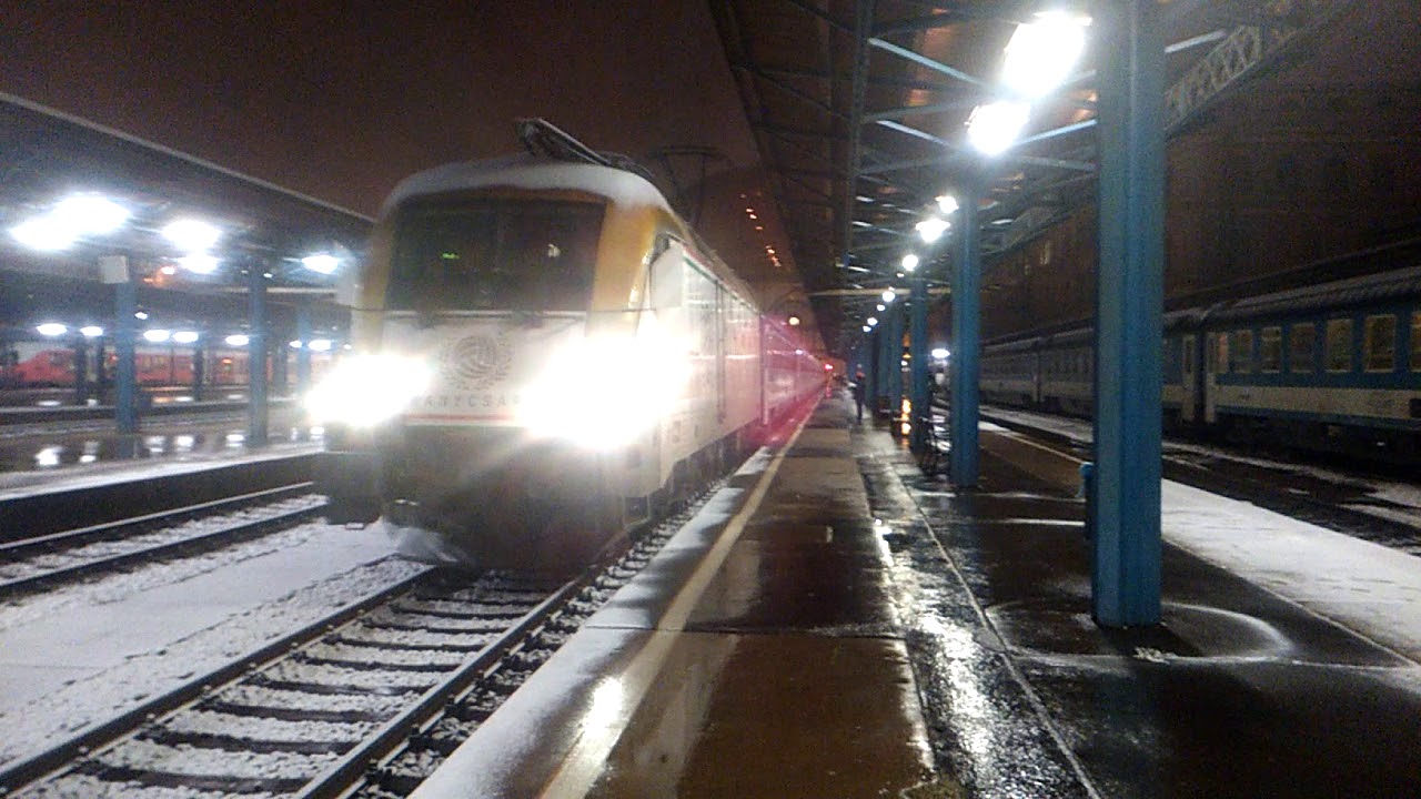 TravelOrigo Advent Expressz k&uuml;l&ouml;nvonat Wien Westbahnhof-ra