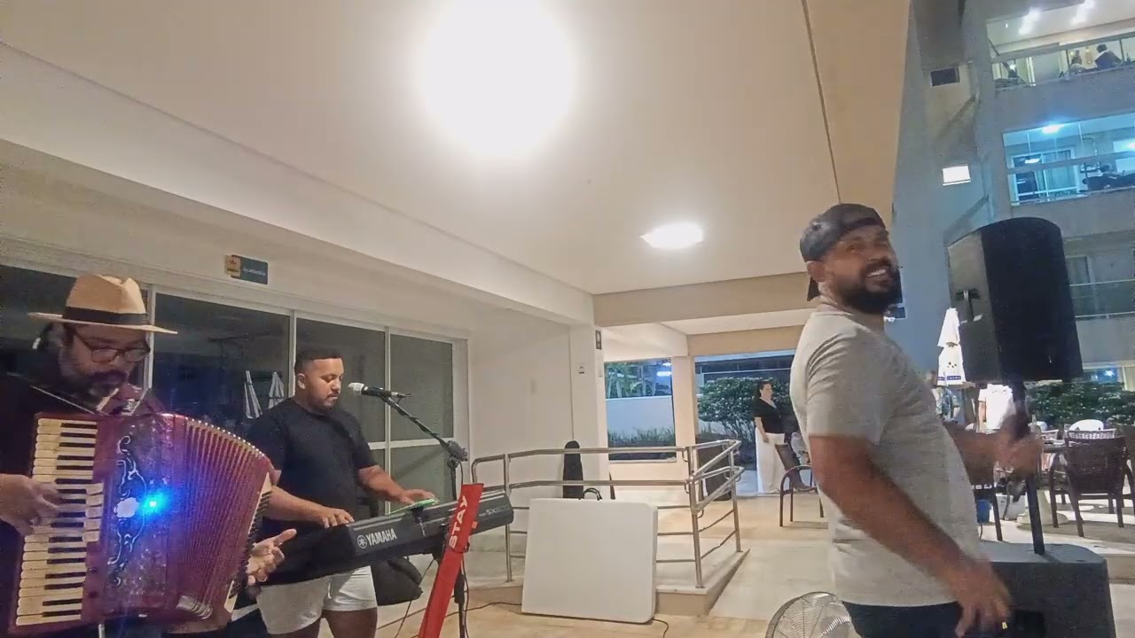 Renan Moral ao vivo no Terraço Pirangi Parte 3