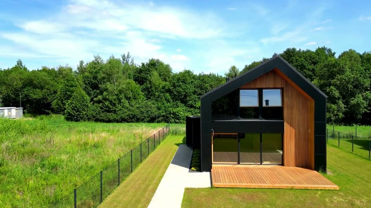 NOWOCZESNY I KOMFORTOWY DOM Z DUŻYM PRZESZKLENIEM ORAZ WIATĄ GARAŻOWĄ NA 2 SAMOCHODY - STOLARZOWICE