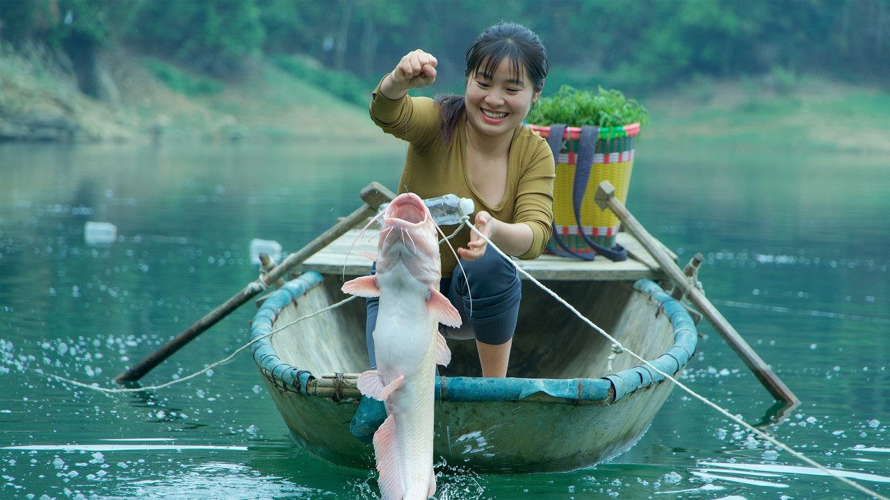 Fishing Alone on a Vast Lake – A Lucky Catch of Albino Catfish