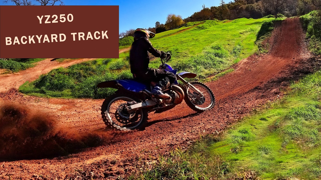 Потрясающая мотокроссовая трасса на заднем дворе для мотоцикла YZ250 с двухтактным двигателем!