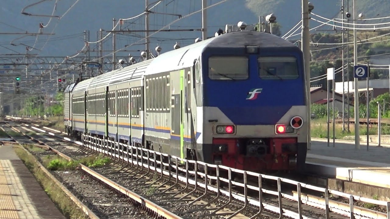 TRENI IN TRANSITO in CALABRIA sulla linea TIRRENICA MERIDIONALE, TRA TRENI MERCI, AV e altro...