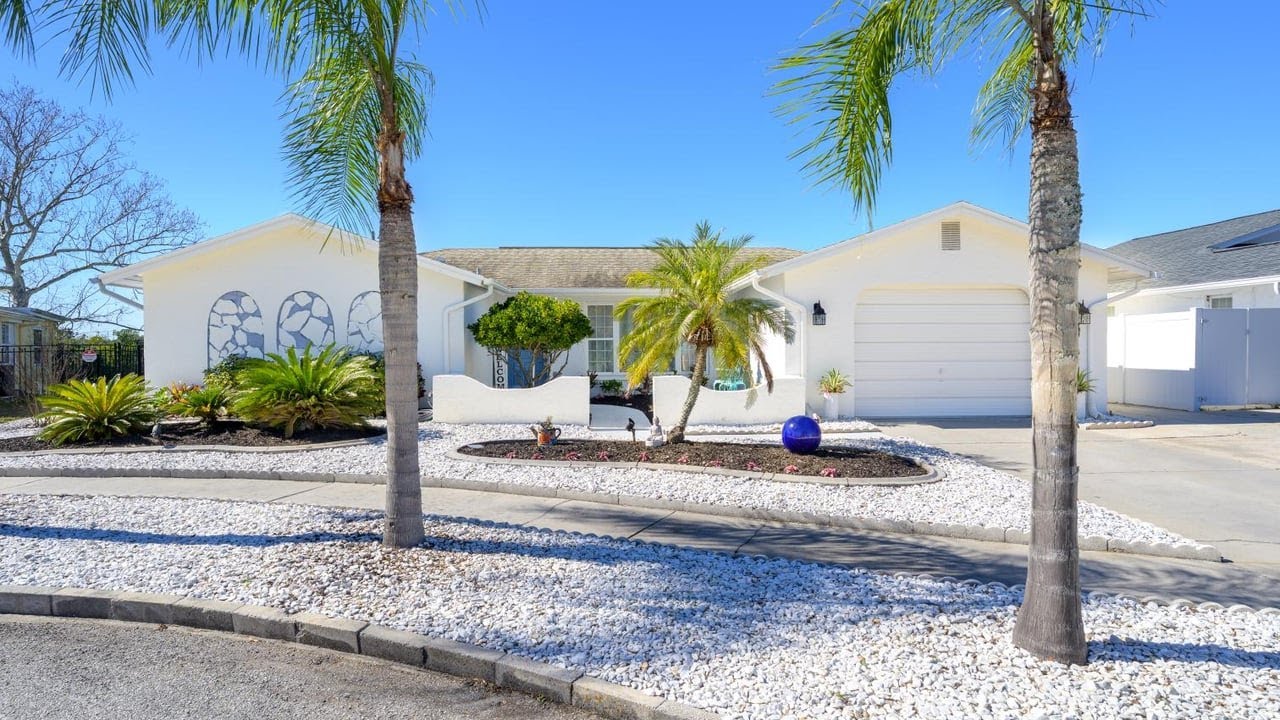 1053 Grand Blvd, Holiday, FL
