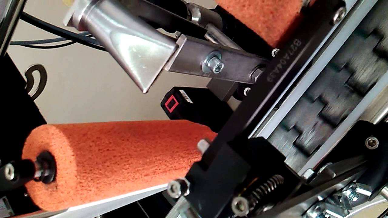 Нанесение акцизной этикетки на бутылки