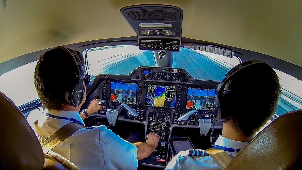 DECOLANDO DE CURITIBA NA CABINE DE UM AVIÃO