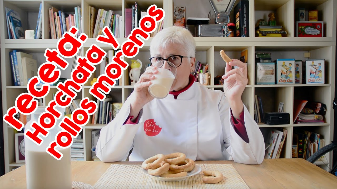 Horchata de chufa casera con rollos morenos, sequets o borreguets