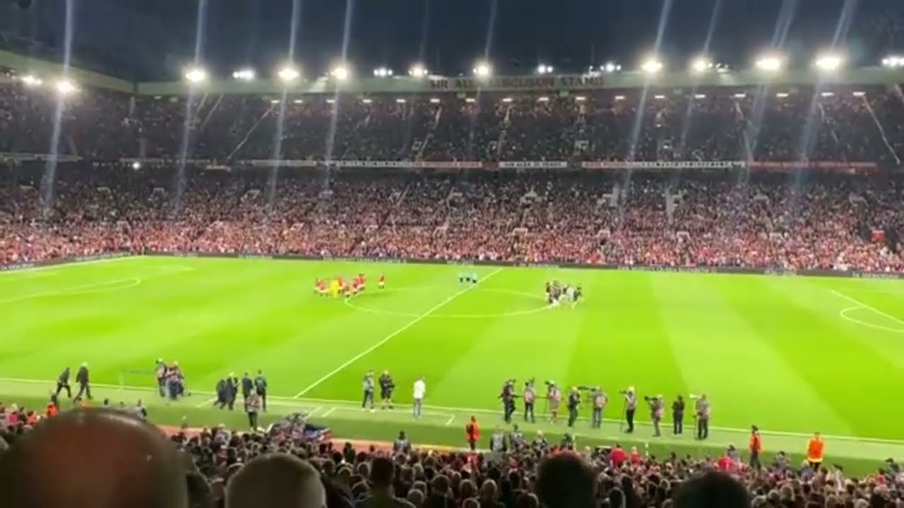 Manchester United 0-1 Real Sociedad.Minuto silencio en Old Trafford por muerte de la Reina Isabel II