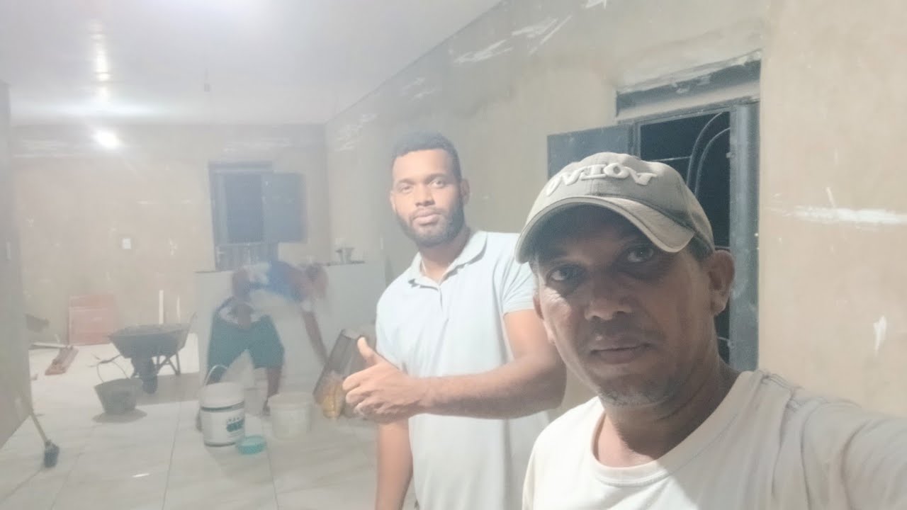 Colocando cerâmica da casa do trevo do sertão 