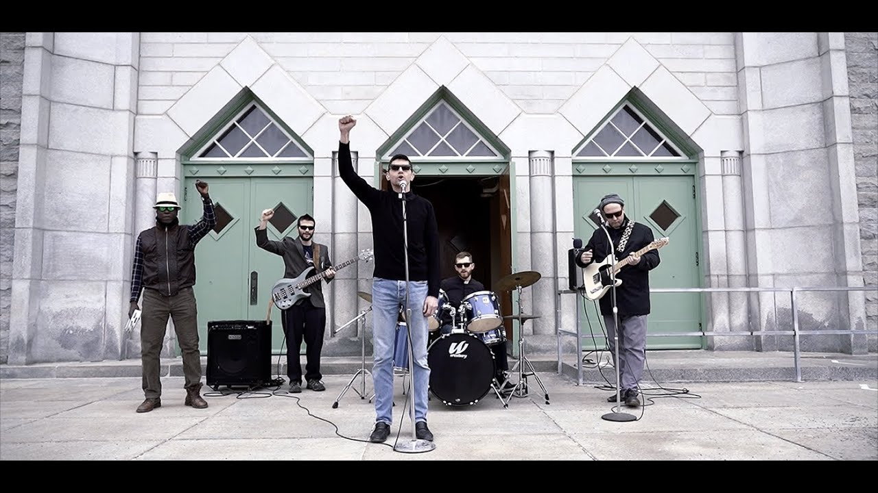 Bande de pr&ecirc;tres - Nous croyons en J&eacute;sus sauveur [Vid&eacute;oclip officiel]
