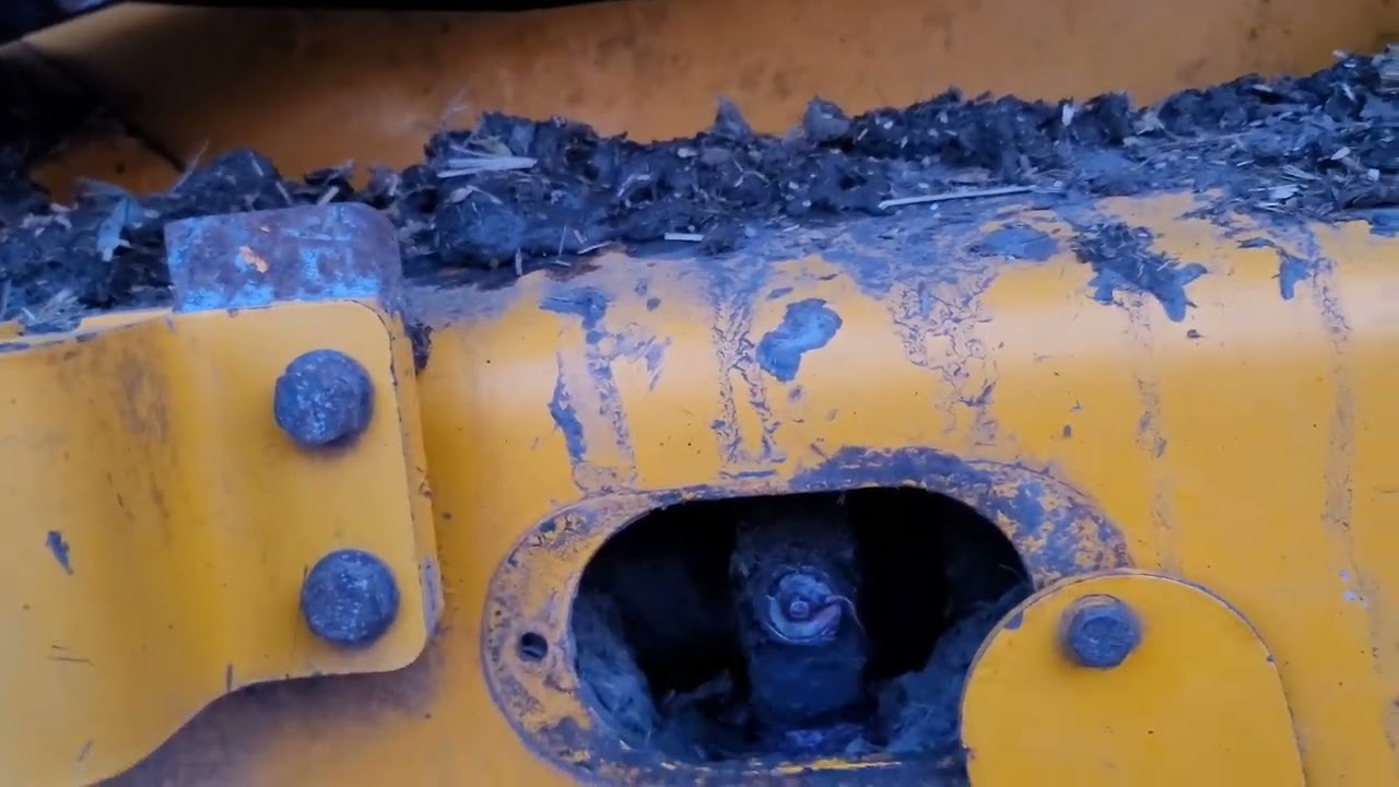JCB 320T Skid Steer Tighten Treads