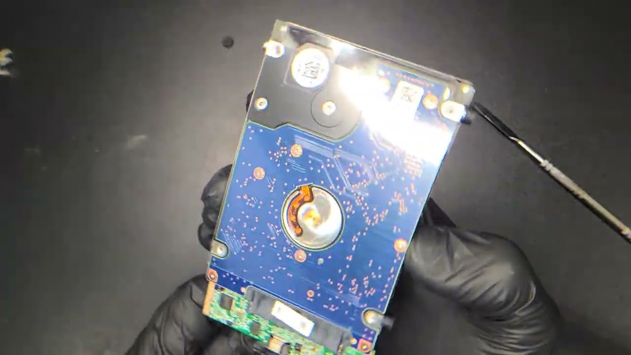 G-Drive (#gdrive) Mobile USB-C 1TB de-shelling, disassembly