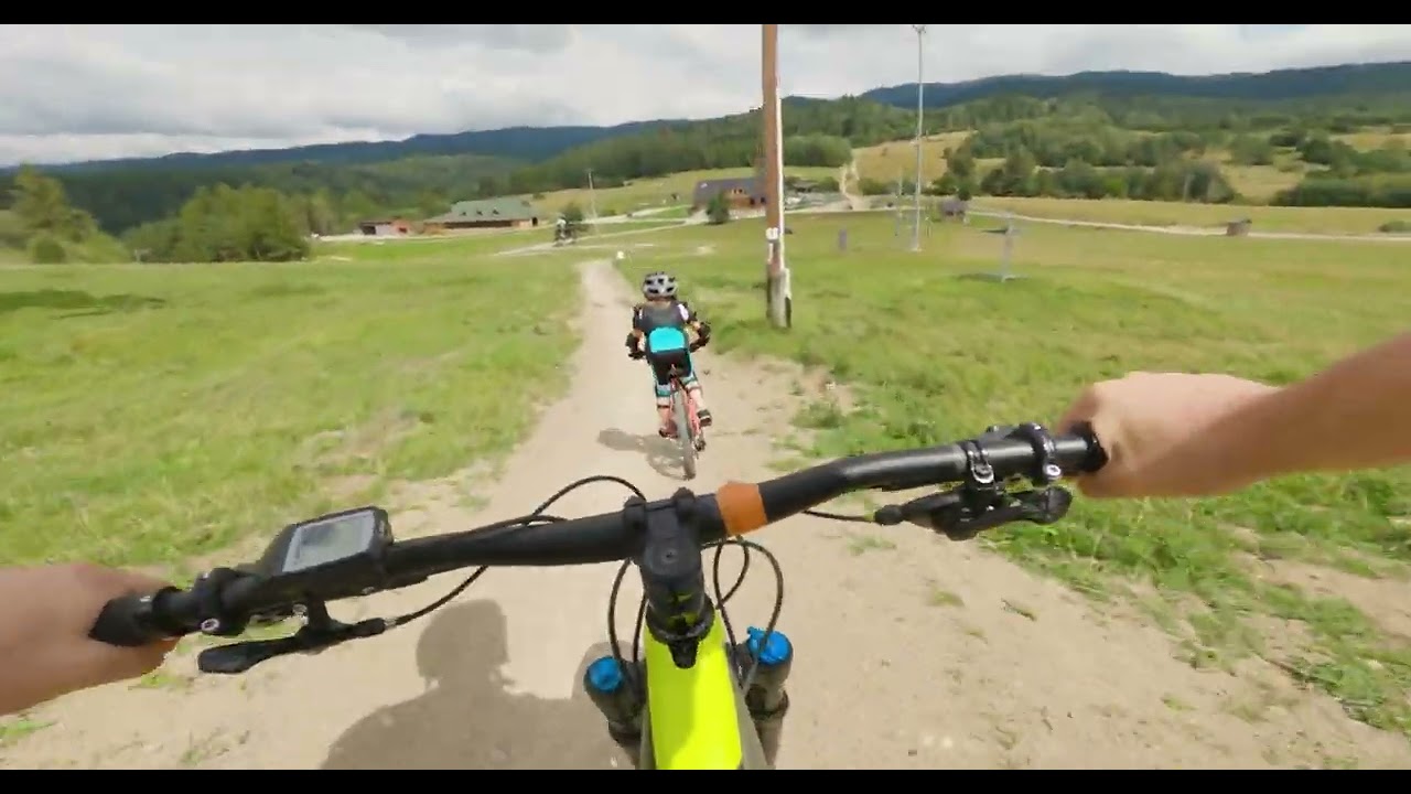 Zielona trasa MTB w Kluszkowcach na górze Wdżar z dzieckiem