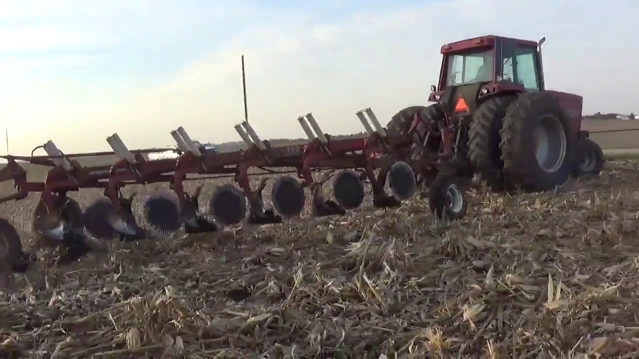 Plowing with an International 5288 Tractor and 6 bottom plow