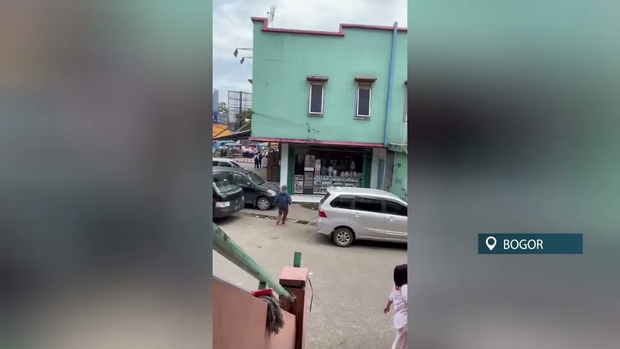 VIRAL AKSI SEORANG PENGEMIS BERPURA PURA LUMPUH