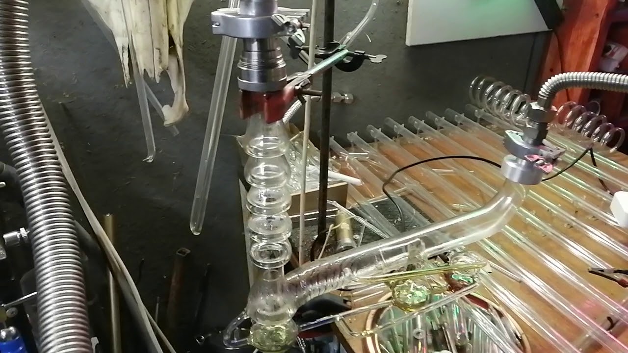 Hickman's three-stage self-fractionating diffusion pump