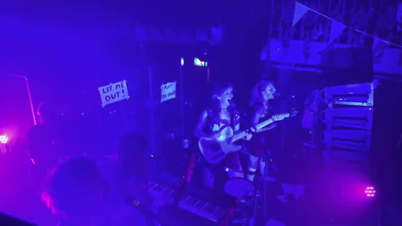 Fizz - High In Brighton - Live @ Hoxton Hall