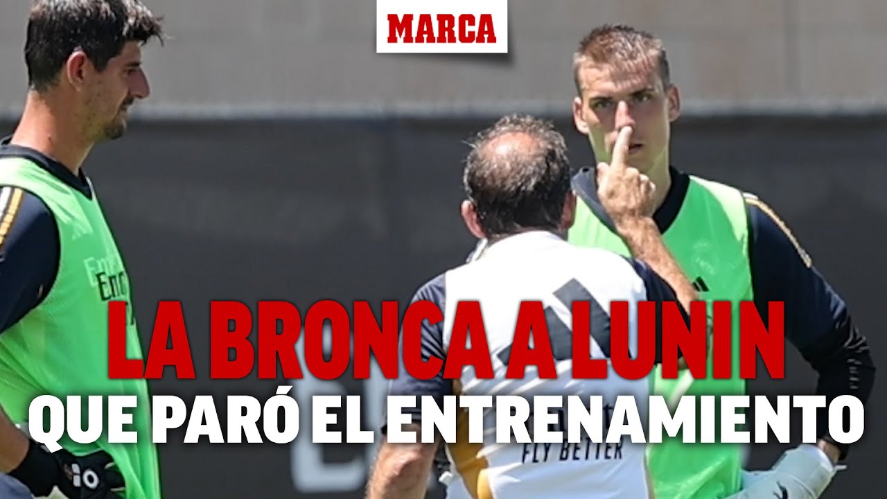 El preparador de porteros Luis Llopis, para el entrenamiento... para abroncar a Lunin  I MARCA