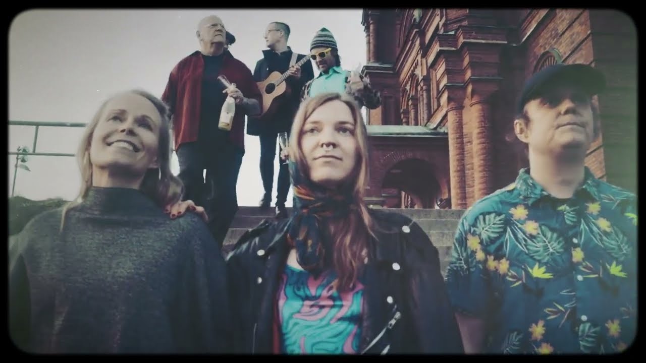 Ystävät - Elämä on synkkää (Official video)