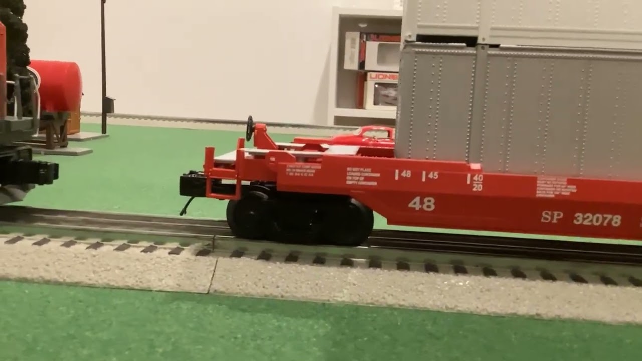 MTH Premier Southern Pacific Husky Stack Car with Southern Pacific & SeaLand Containers