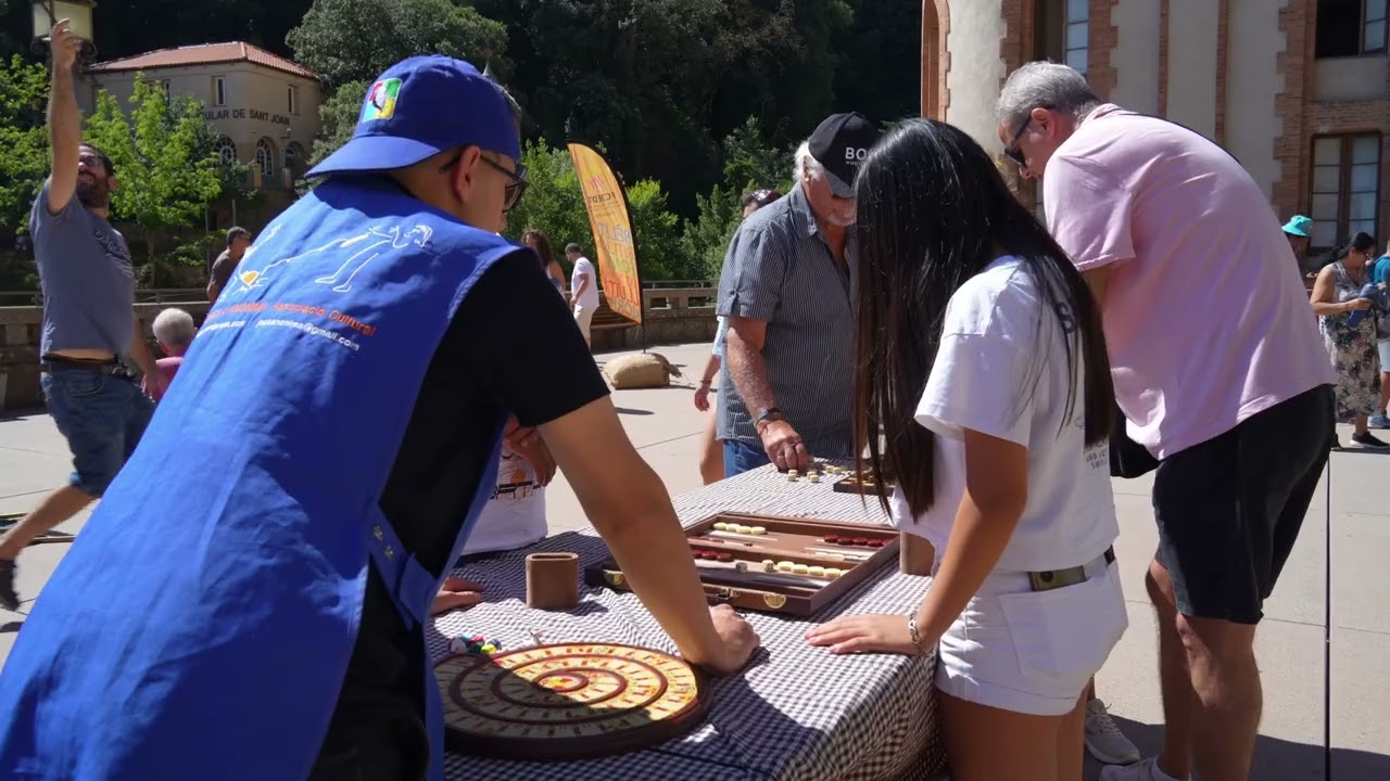 Montserrat reviu la tradició jugant com fa 1.000 anys