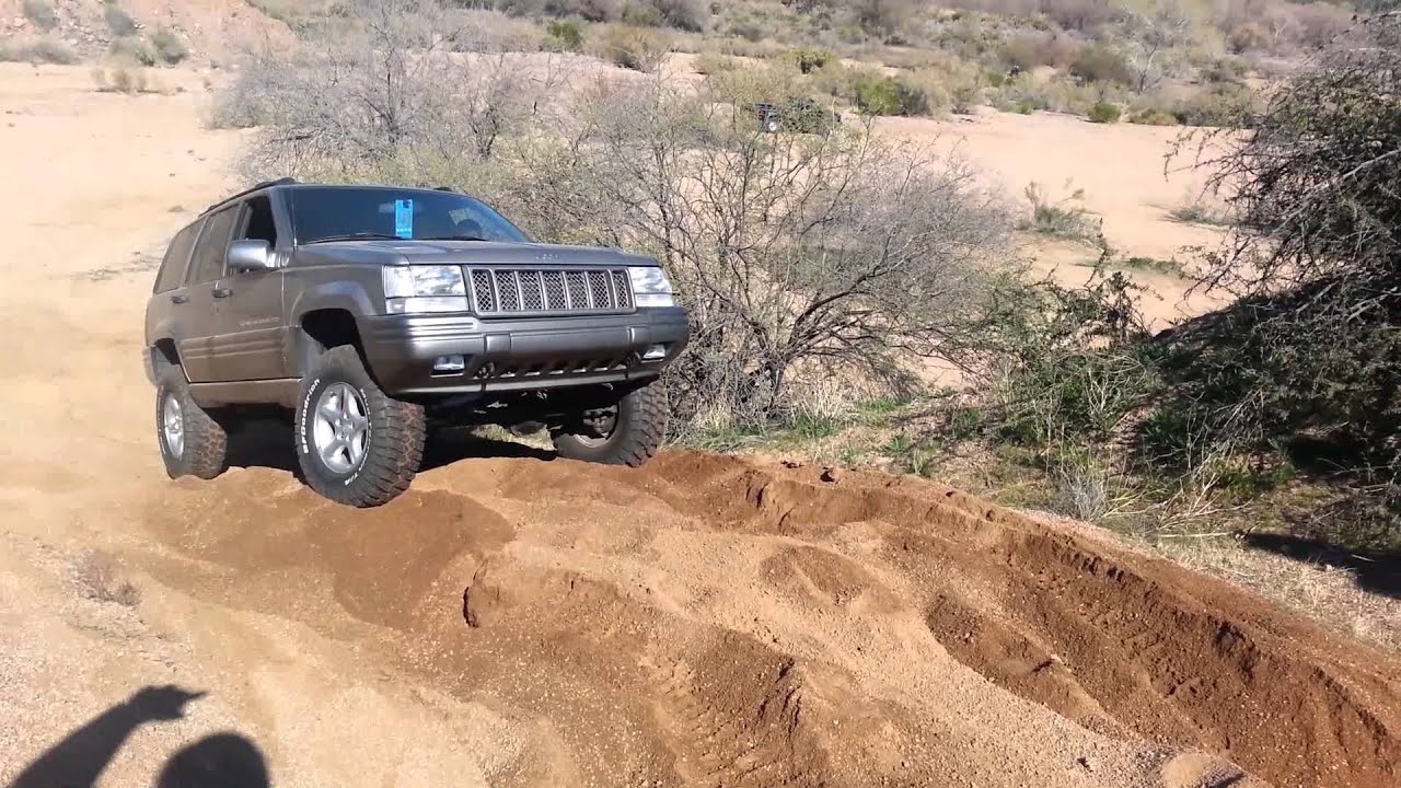 Jeep Grand Cherokee 5.9 sandy uphill