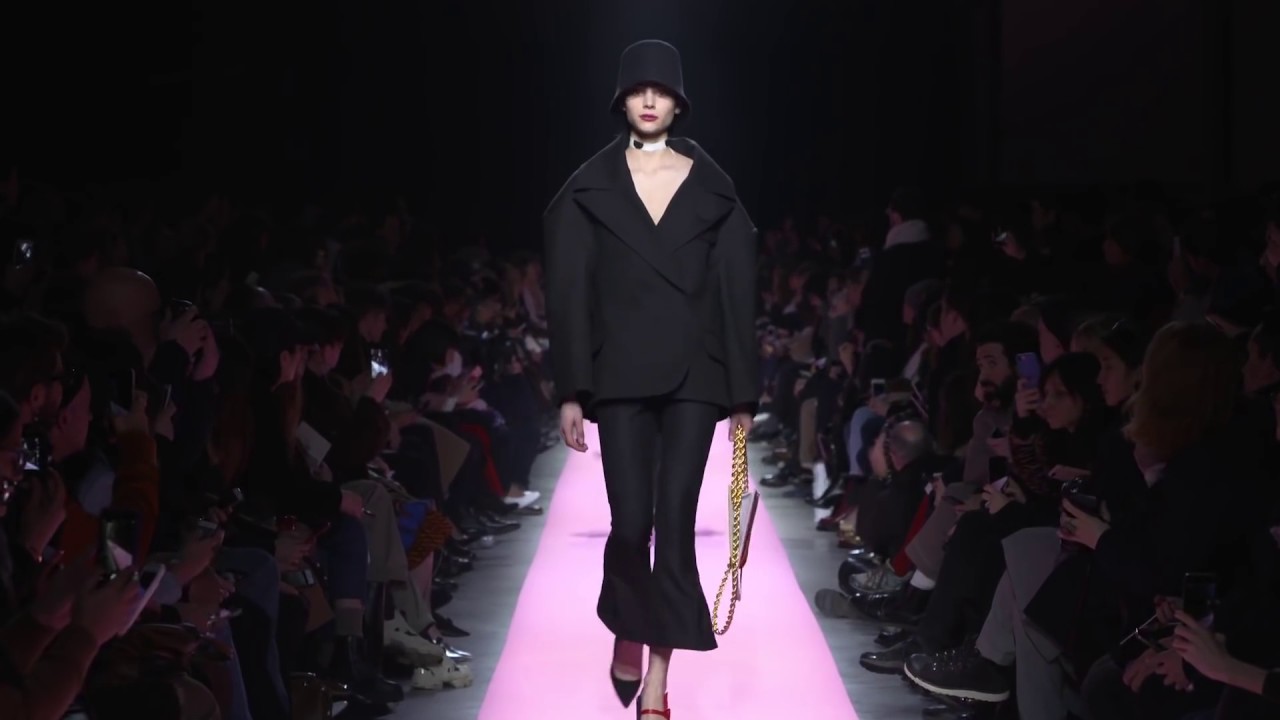 Jacquemus Fall/Winter 2017/2018 - Fashion Show - Paris Fashion Week