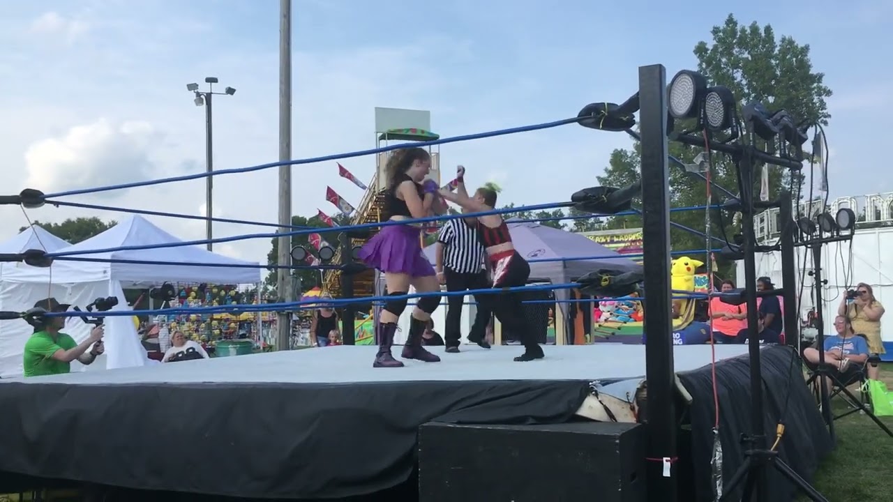 Hannah Henderson VS Alexis Royale
