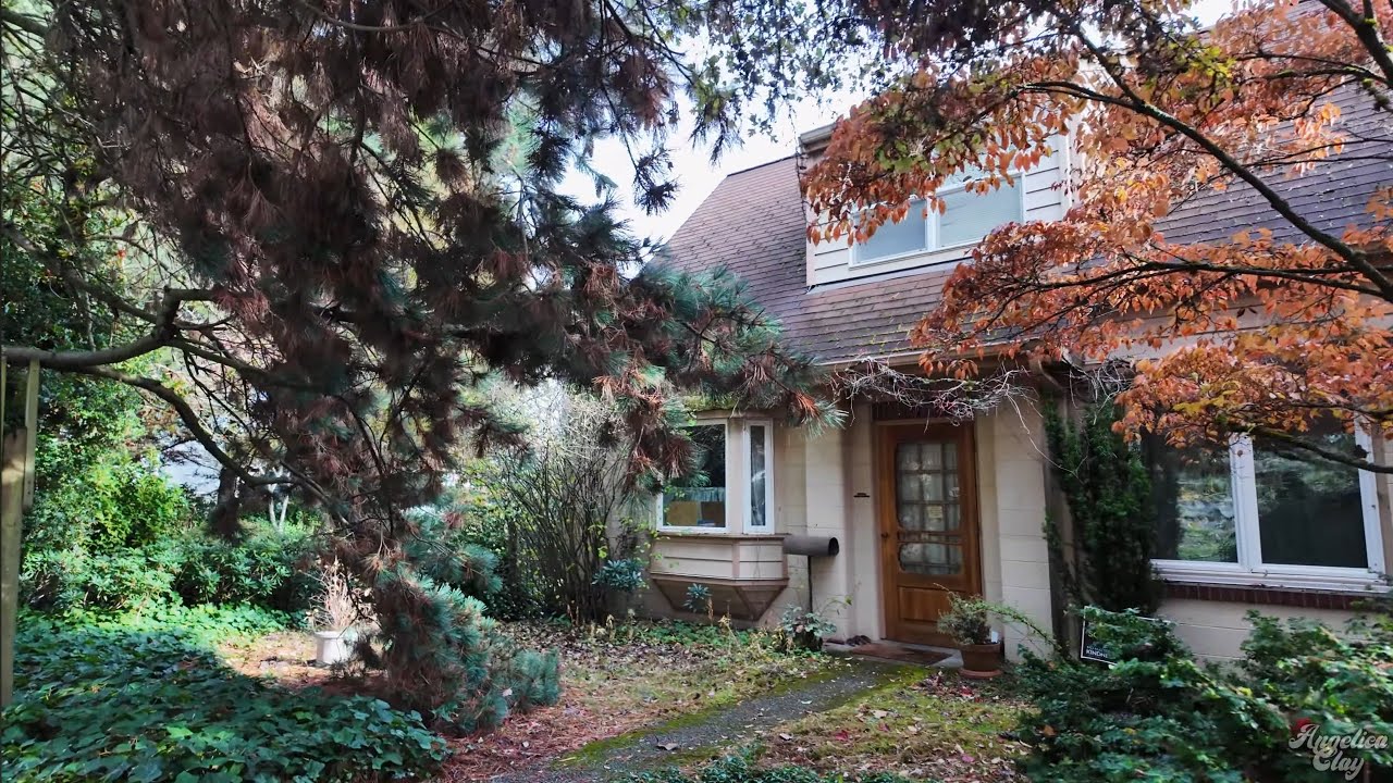 Autumn Walk Through Beautiful Neighborhoods in Seattle, Washington