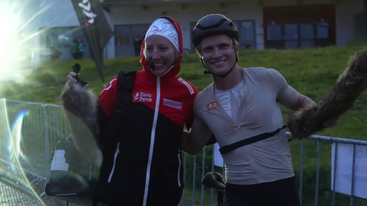 Mika Vermeulen und Teresa Stadlober als Fuchs und Füchsin