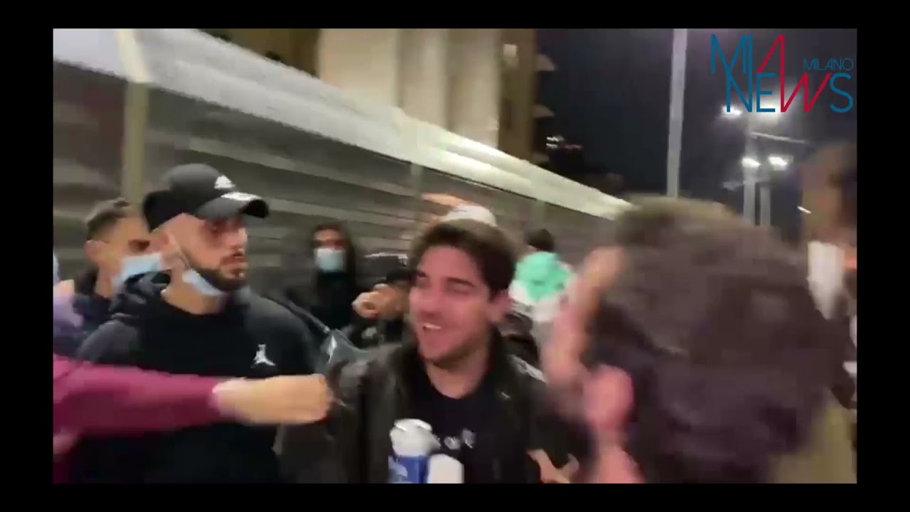 GREEN PASS, IL CORTEO PER LE VIE DI MILANO: 16 ATTIVISTI IDENTIFICATI E 4 PORTATI IN QUESTURA