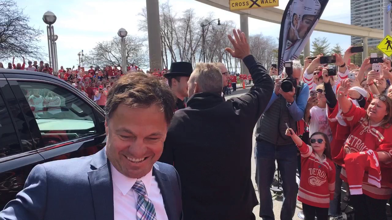 Watch Red Wings players and alumni walk red carpet before Joe Louis Arena finale