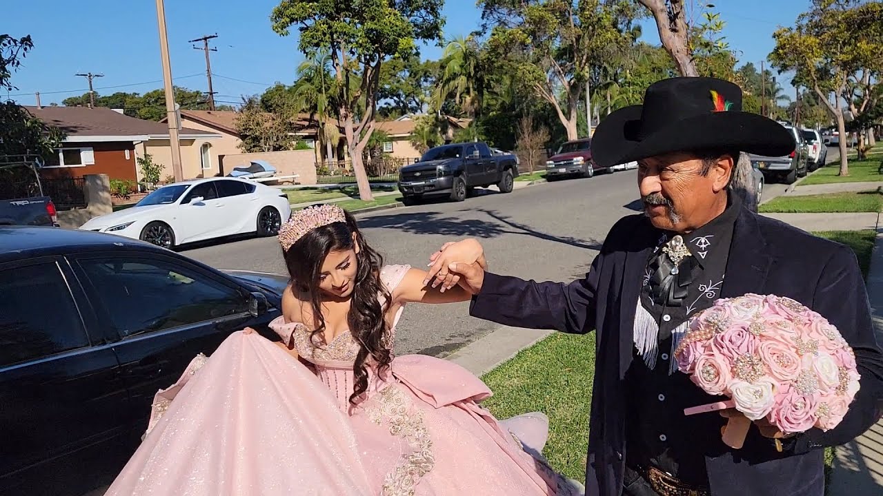 ACOMPAÑADA DE SU ABUELITO LOS XV DE DELILAH RAMIREZ