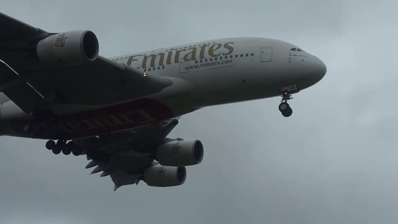 4K #aviation | Emirates A380 Heavy Landing at Birmingham Airport – Close-Up View