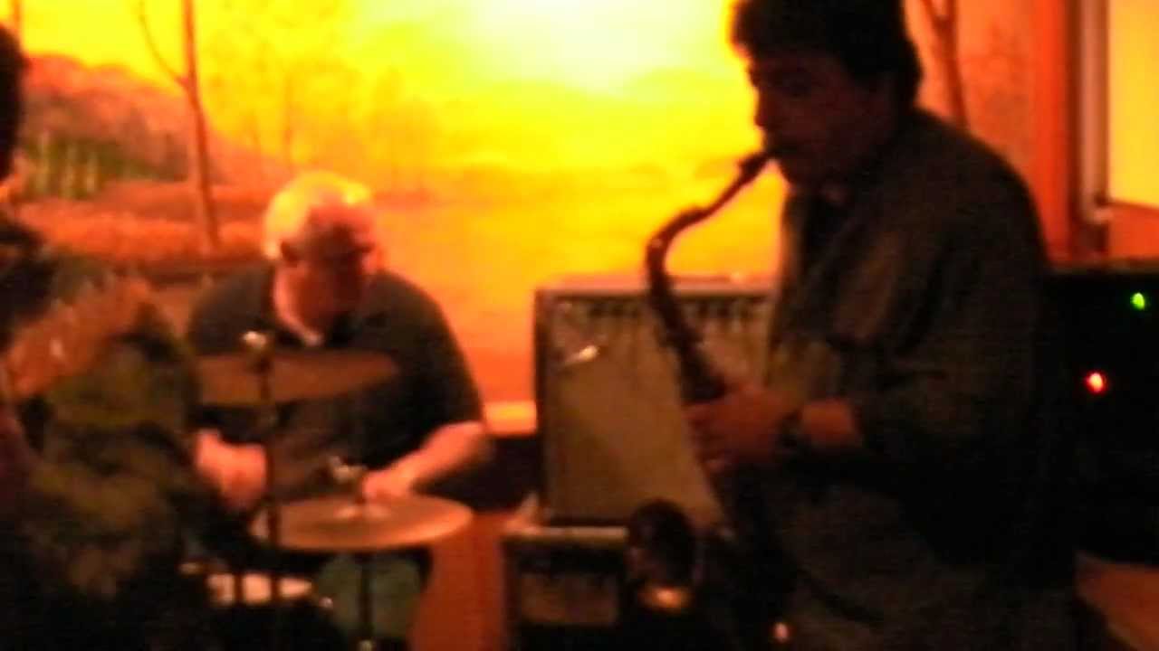 Stealers Wheel-Stuck in the Middle cover by Eric Peter, Rocky, the Moose Knuckles Band 3/31/12